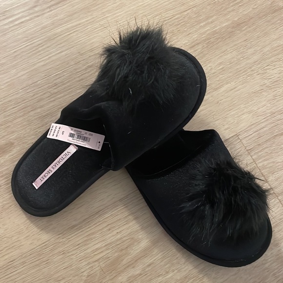 Victoria’s Secret Pom Slippers Black - Picture 2 of 5